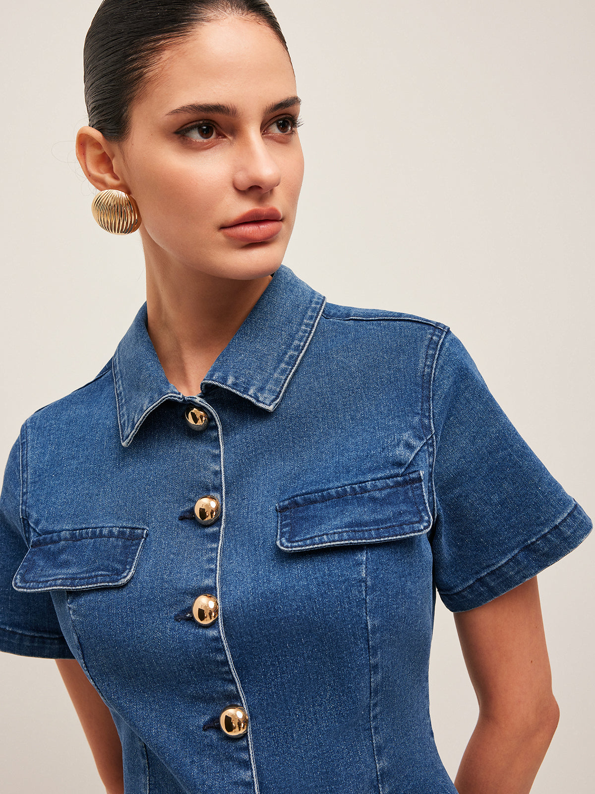 Romy jurk dames – denim zomerjurk met moderne knopenstijl