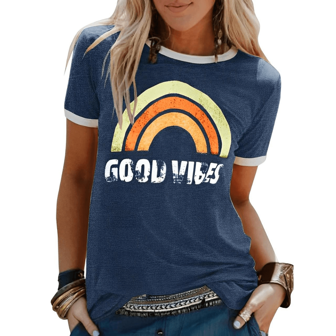 Sofie T-shirt dames – vrolijk T-shirt met regenboogprint en positieve uitstraling